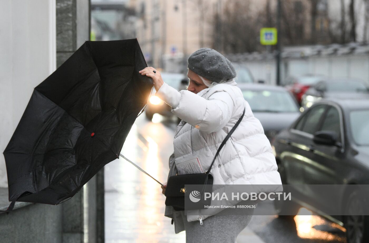 Дождь с сильным ветром в Москве