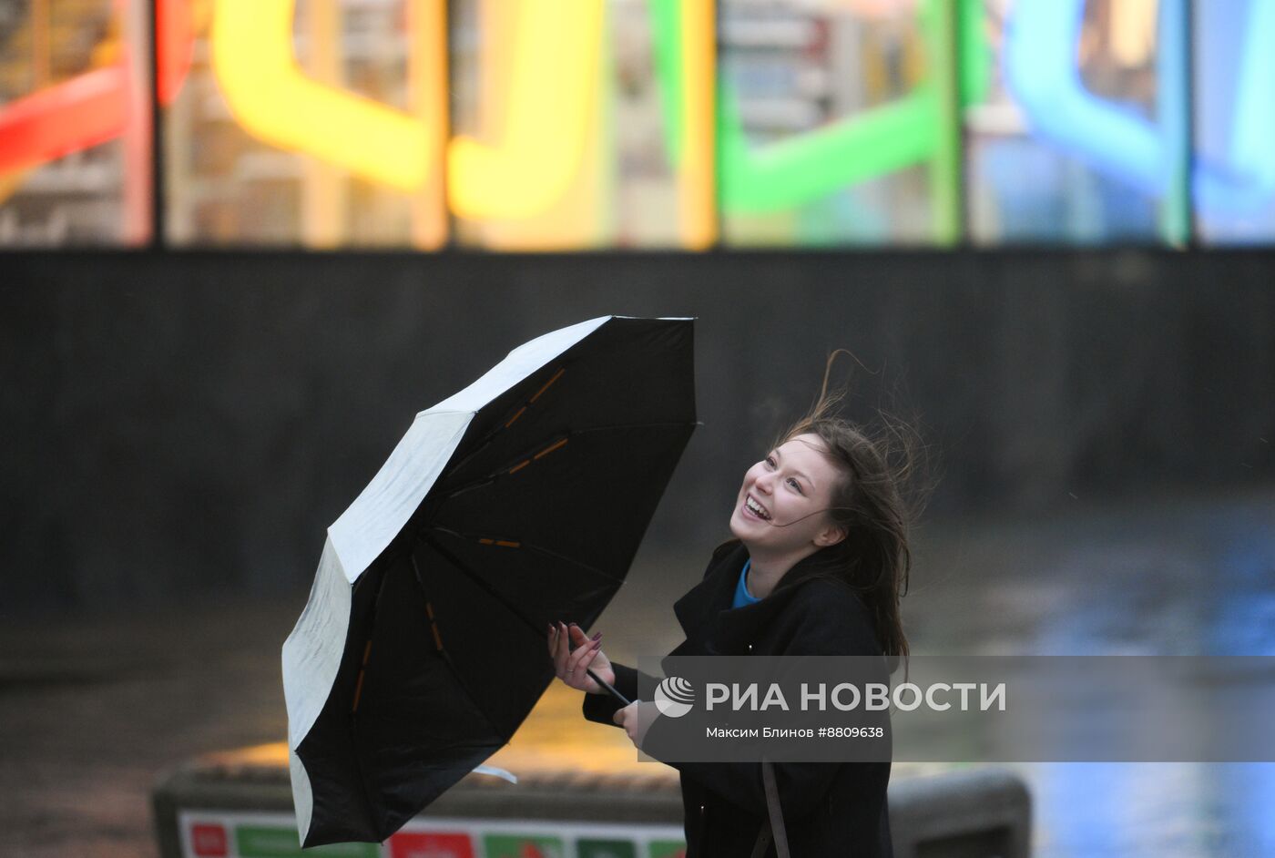 Дождь с сильным ветром в Москве