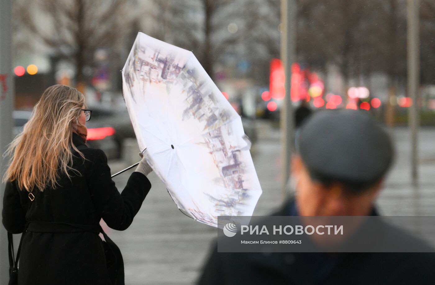 Дождь с сильным ветром в Москве