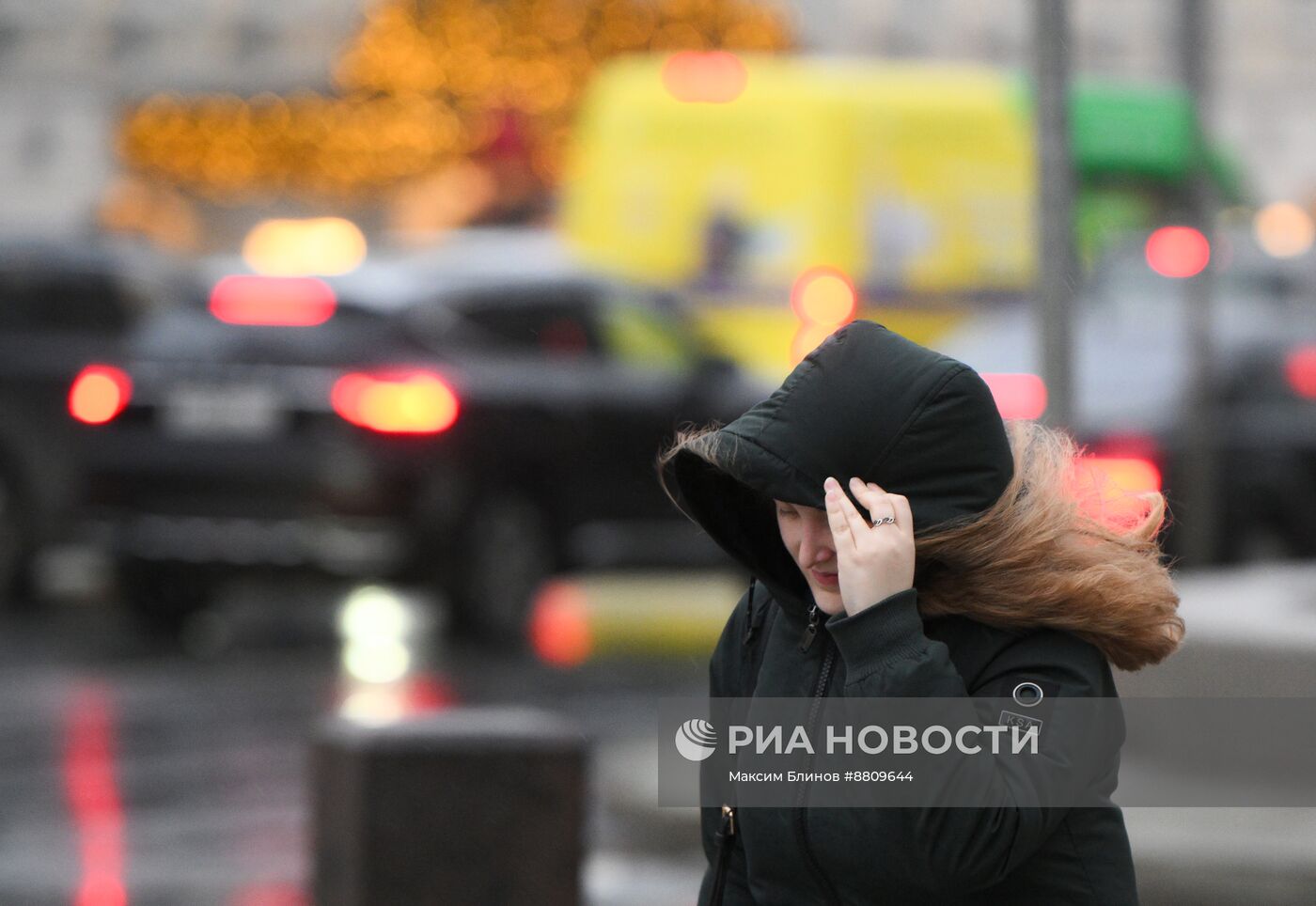 Дождь с сильным ветром в Москве