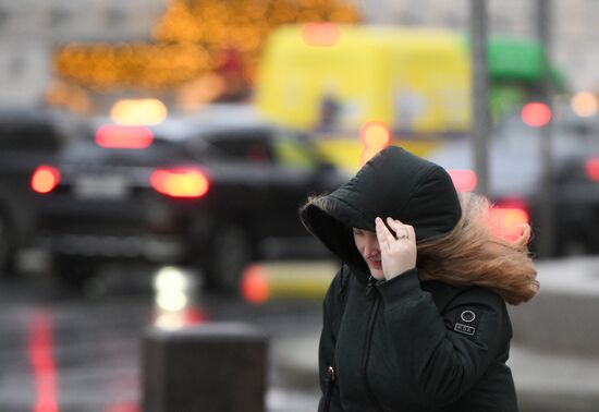 Дождь с сильным ветром в Москве