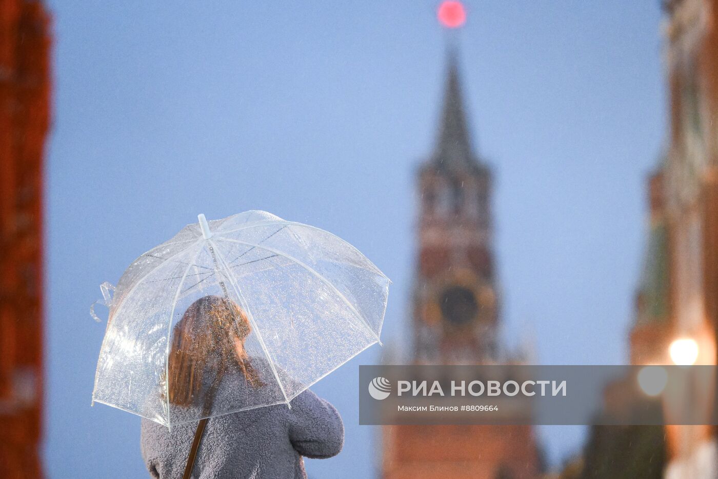 Дождь с сильным ветром в Москве