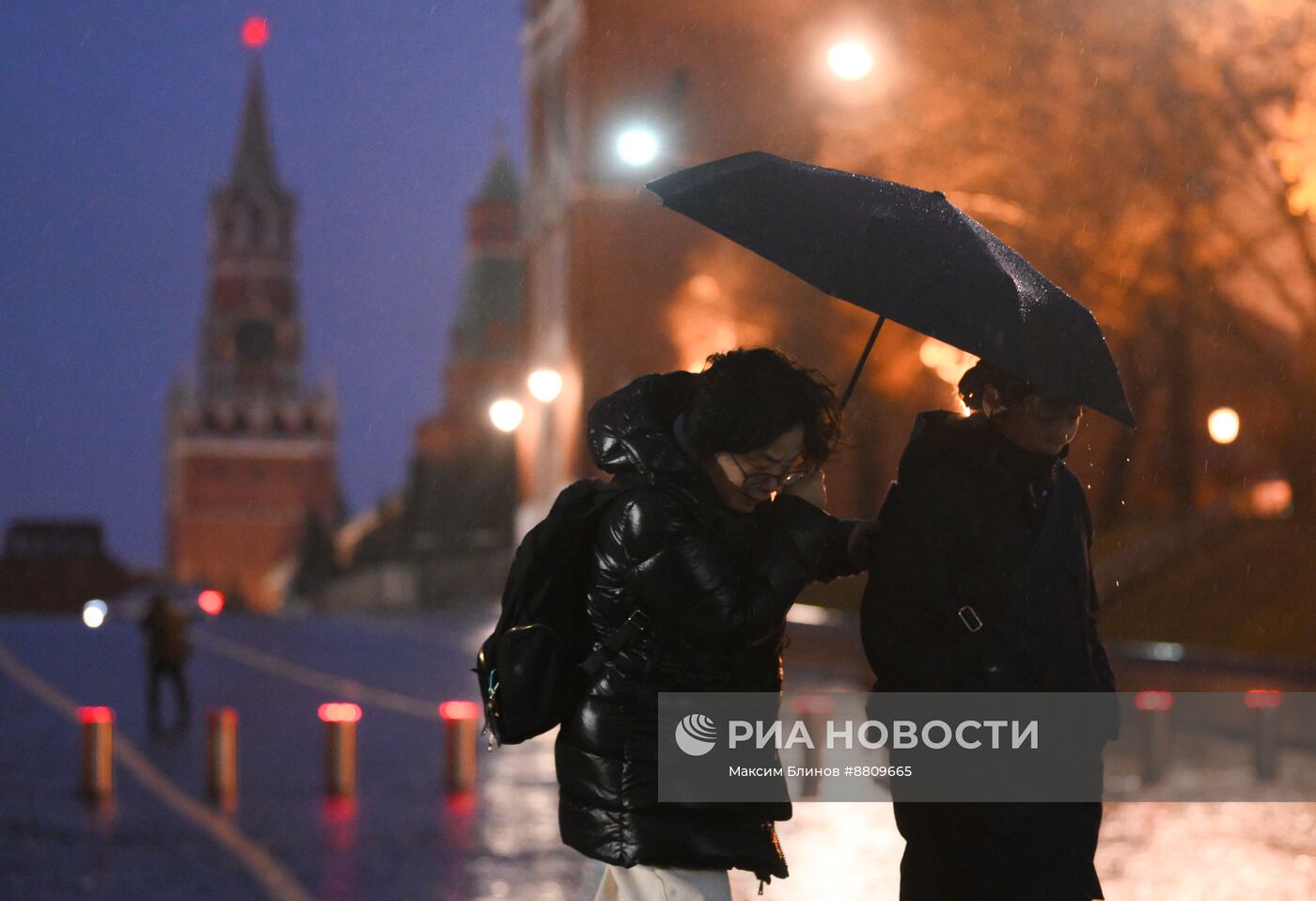 Дождь с сильным ветром в Москве