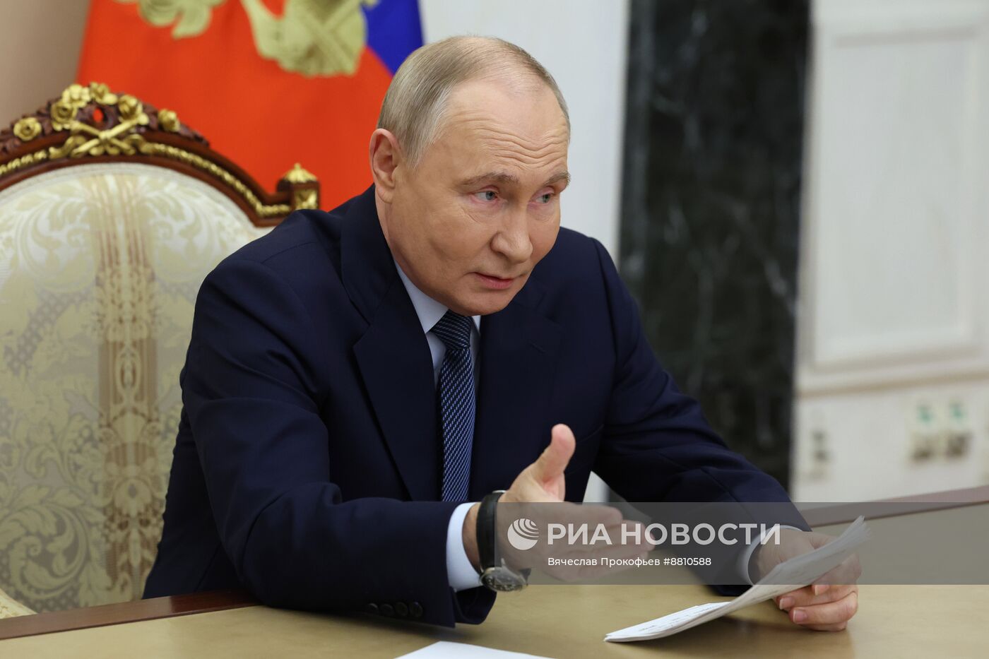 Президент Владимир Путин провел совещание с руководством минобороны, представителями ВПК и разработчиками ракетных систем