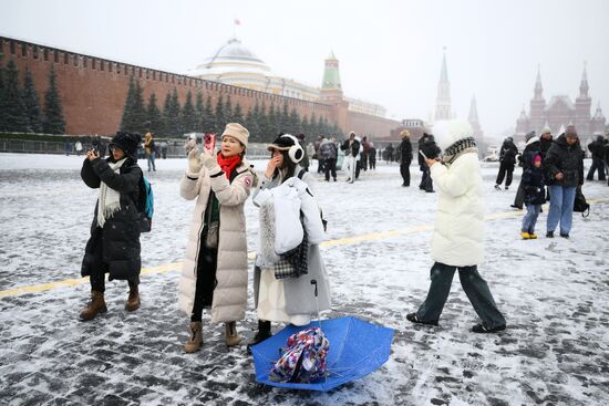 Снег в Москве 