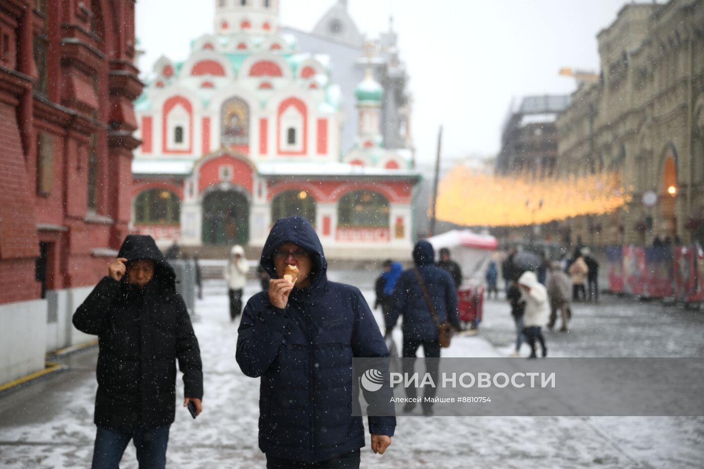 Снег в Москве 