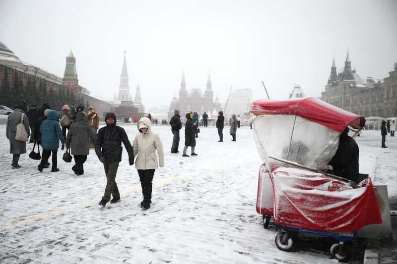 Снег в Москве 