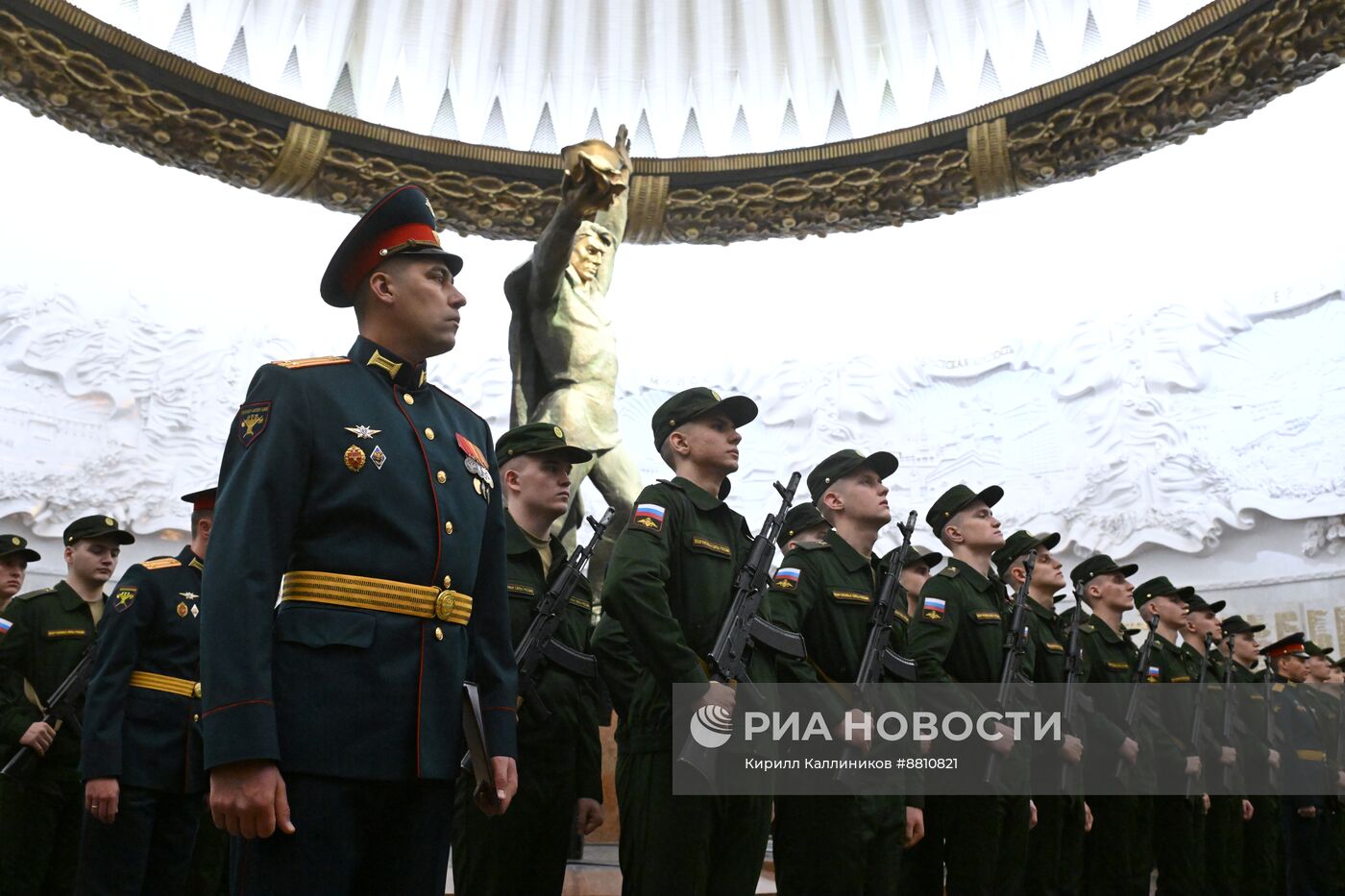 Новобранцы Преображенского полка приняли присягу в Музее Победы