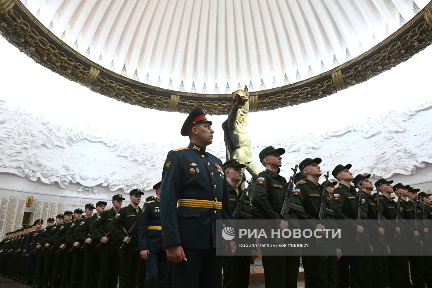 Новобранцы Преображенского полка приняли присягу в Музее Победы