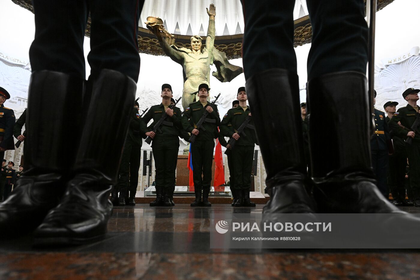 Новобранцы Преображенского полка приняли присягу в Музее Победы