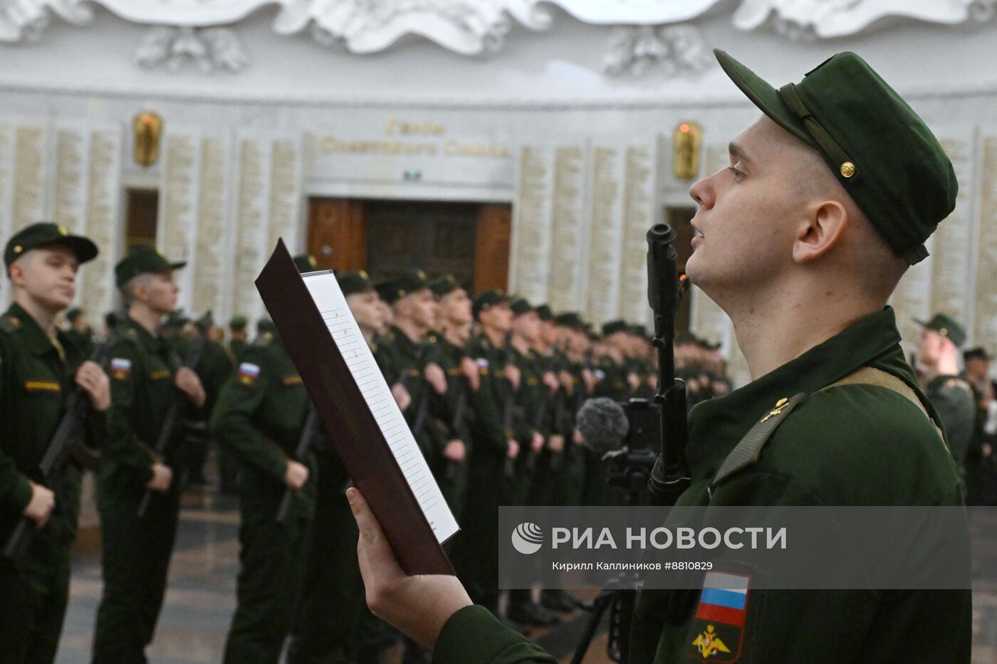 Новобранцы Преображенского полка приняли присягу в Музее Победы