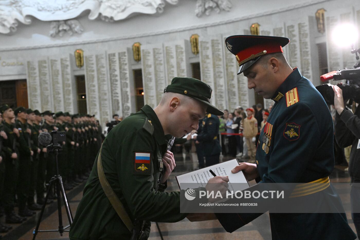 Новобранцы Преображенского полка приняли присягу в Музее Победы