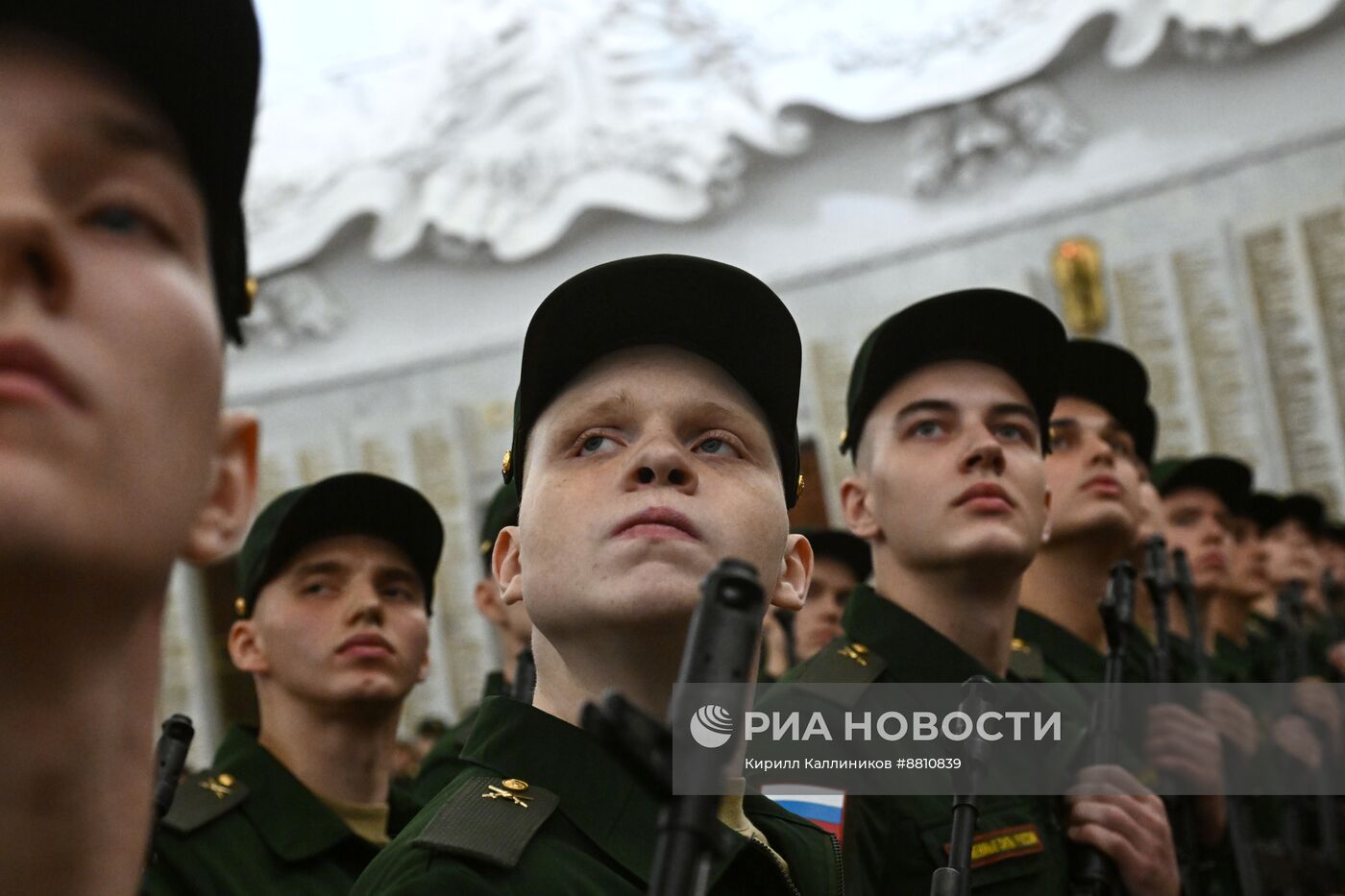 Новобранцы Преображенского полка приняли присягу в Музее Победы