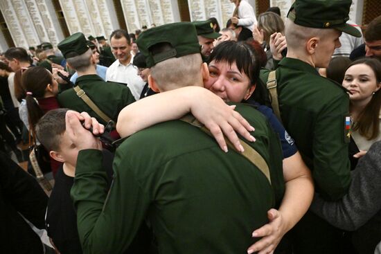 Новобранцы Преображенского полка приняли присягу в Музее Победы