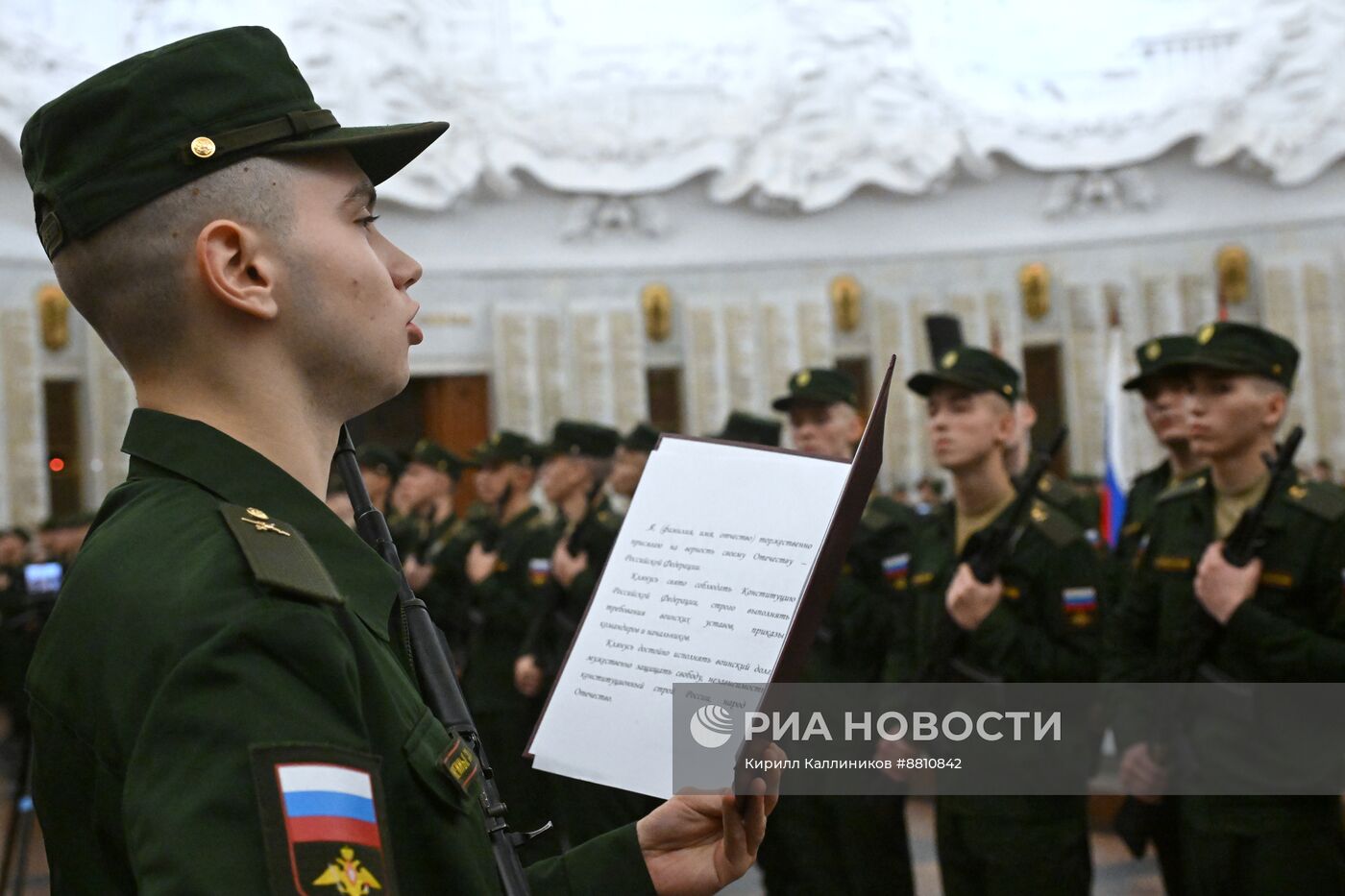 Новобранцы Преображенского полка приняли присягу в Музее Победы