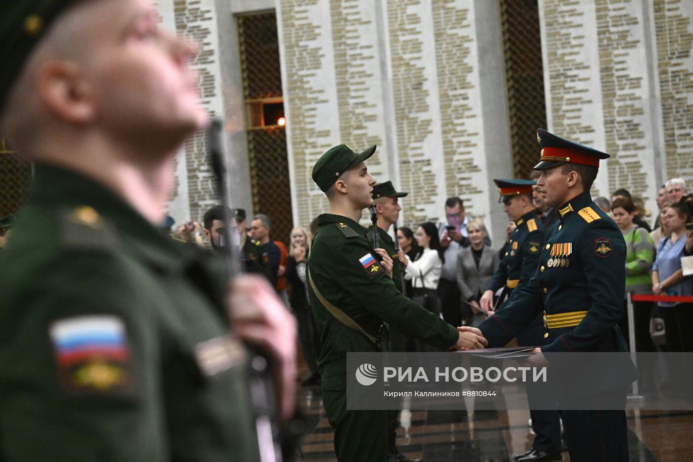 Новобранцы Преображенского полка приняли присягу в Музее Победы