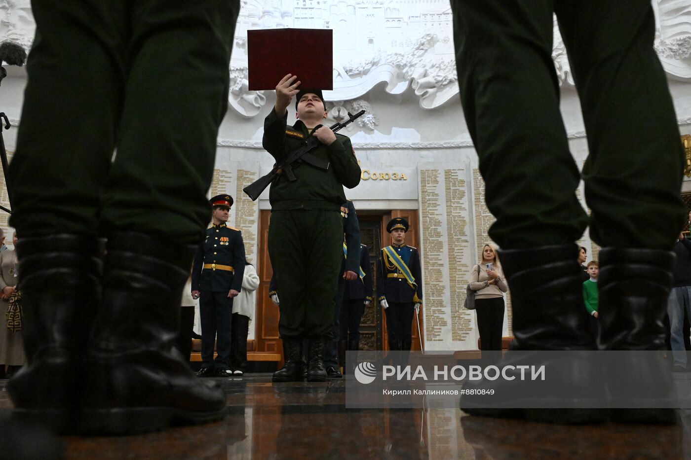 Новобранцы Преображенского полка приняли присягу в Музее Победы