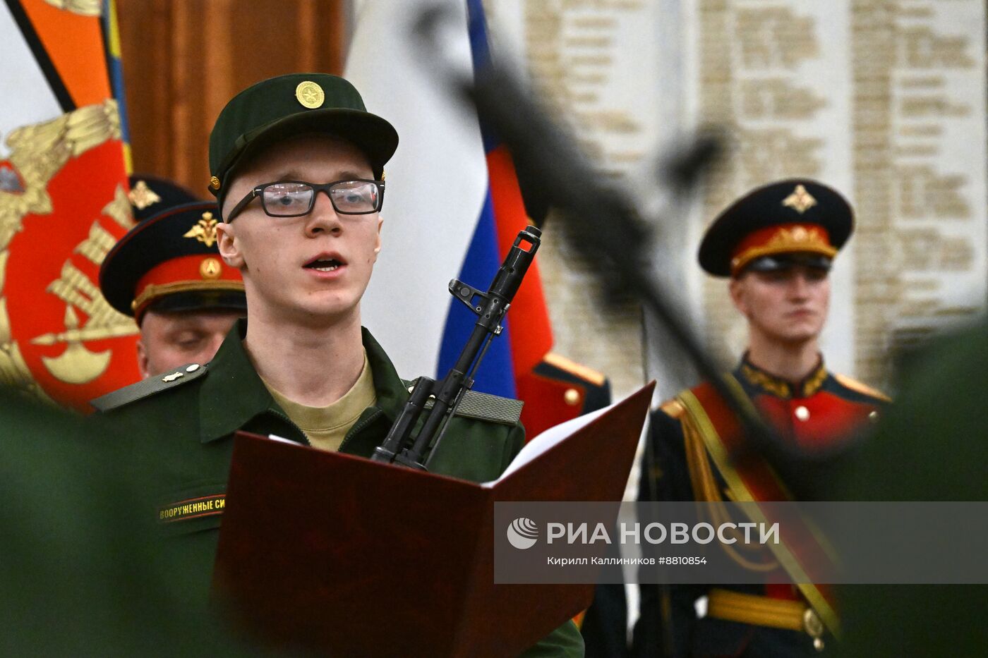 Новобранцы Преображенского полка приняли присягу в Музее Победы