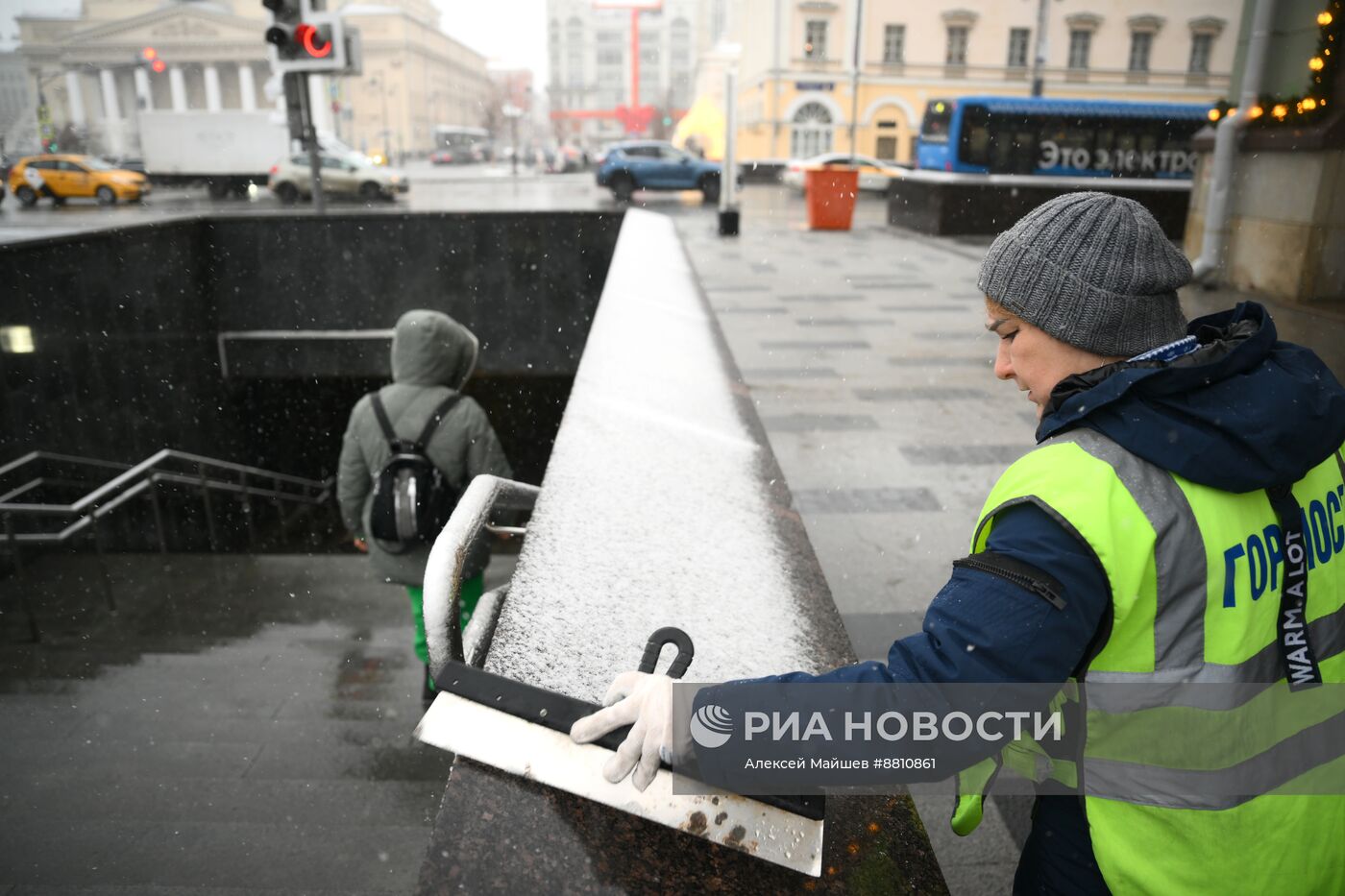 Снег в Москве 