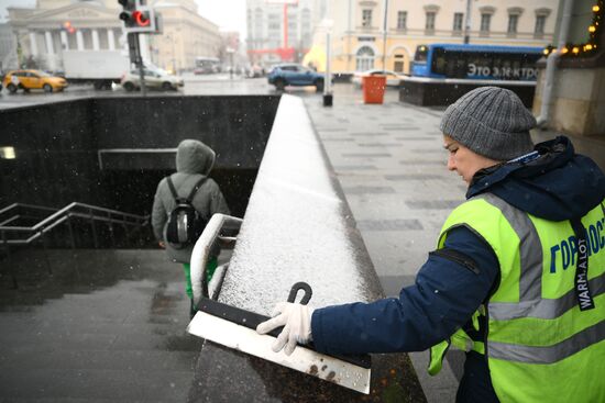 Снег в Москве 