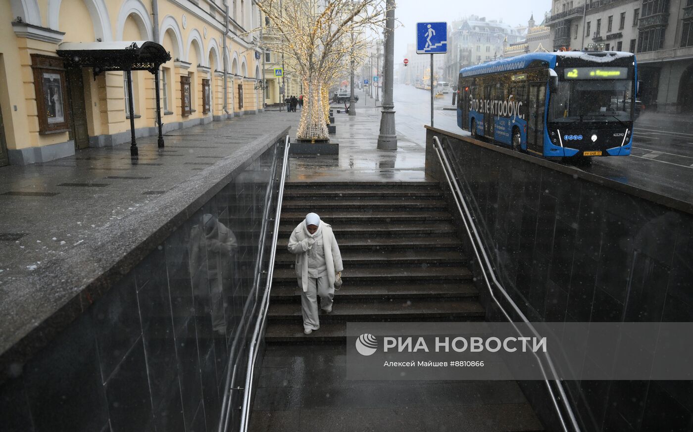 Снег в Москве 