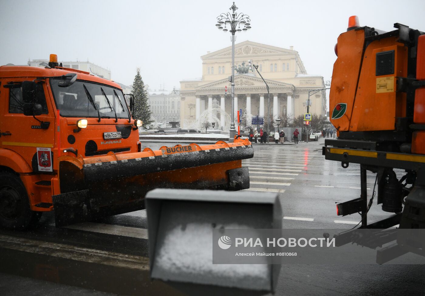 Снег в Москве 