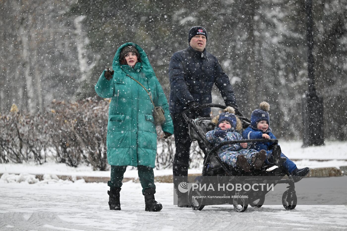 Снег в Москве 