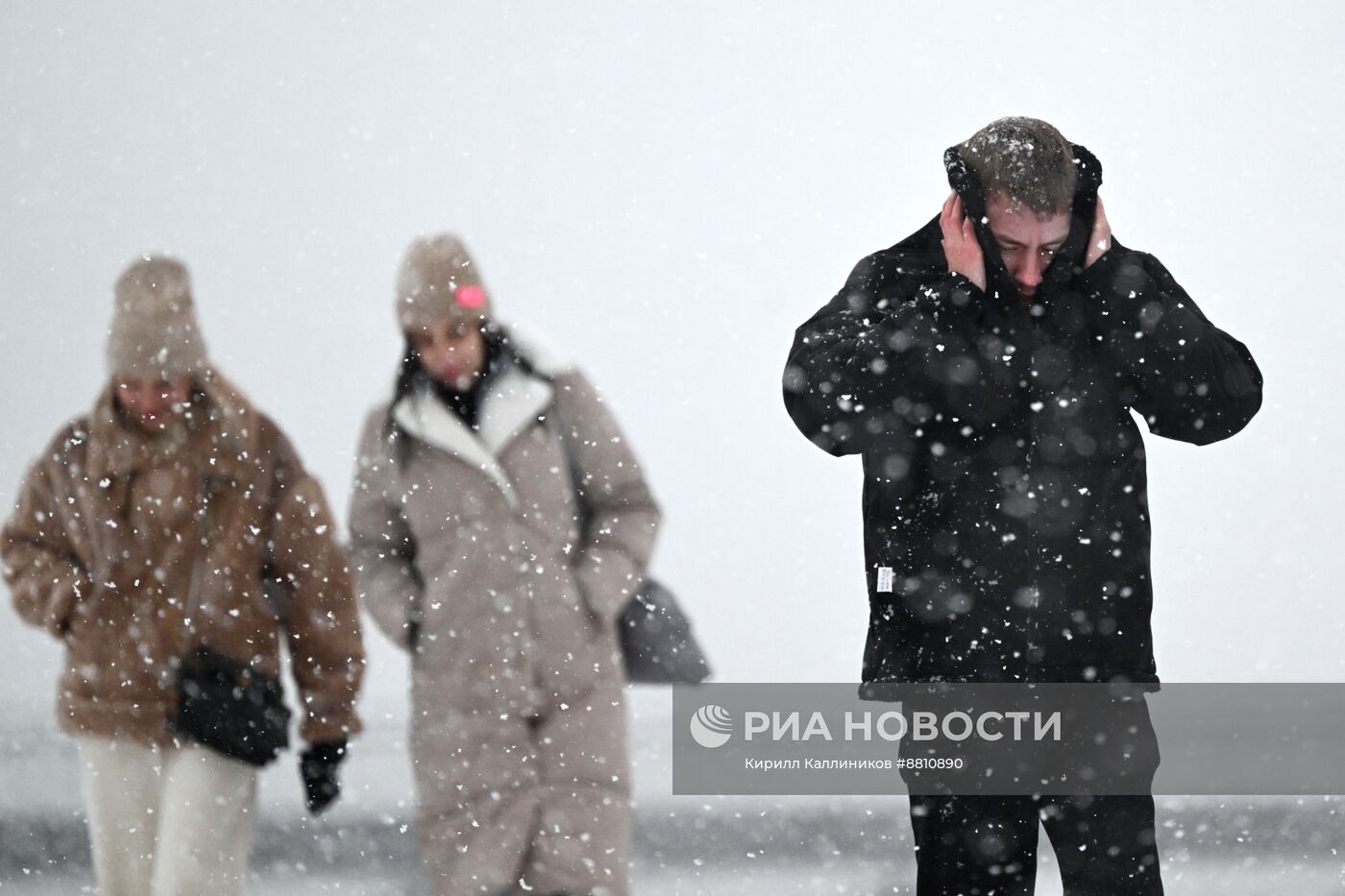 Снег в Москве 