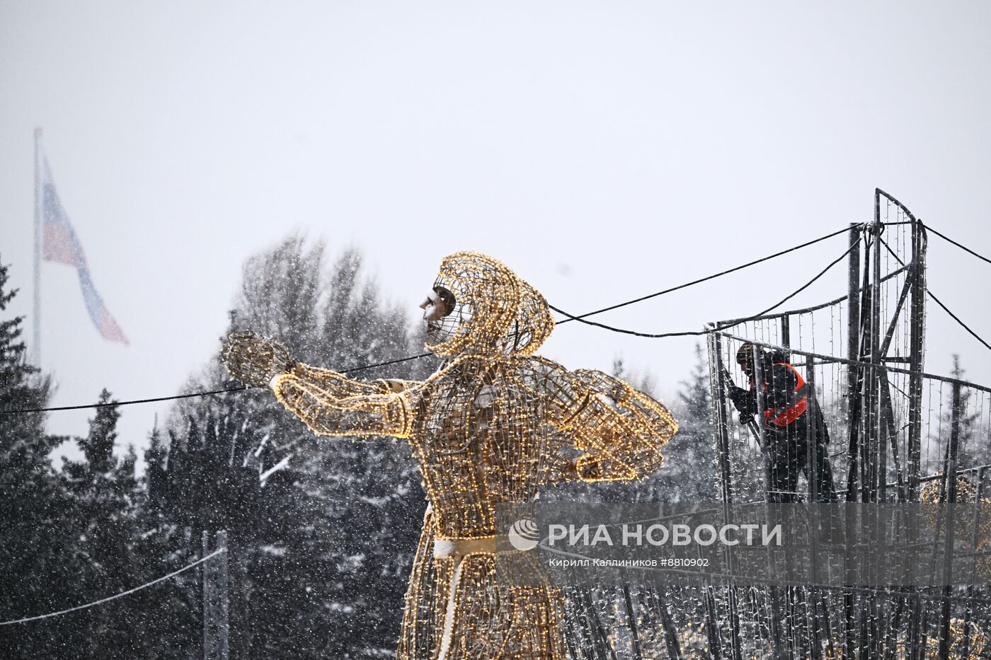 Снег в Москве 