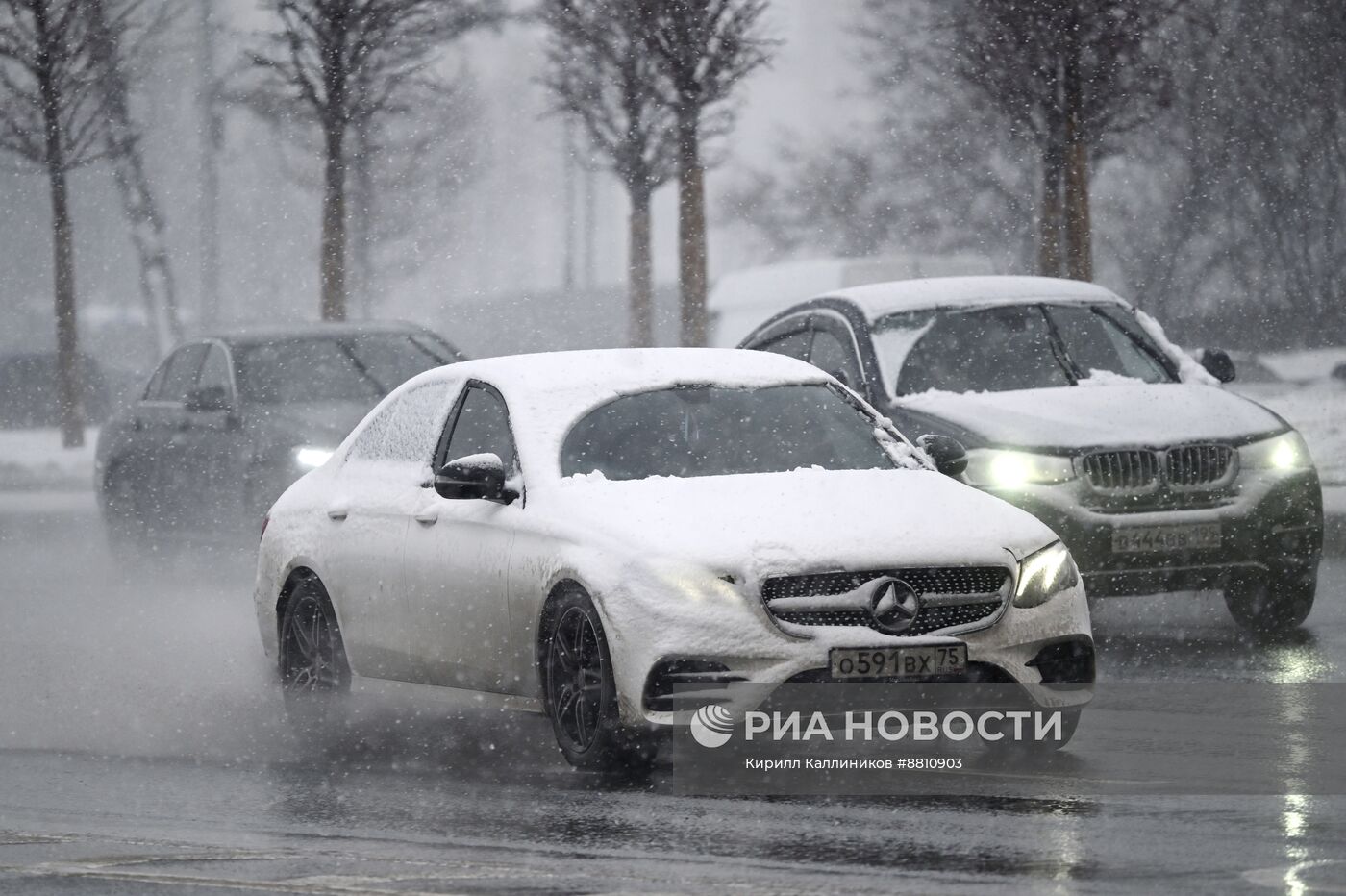 Снег в Москве 