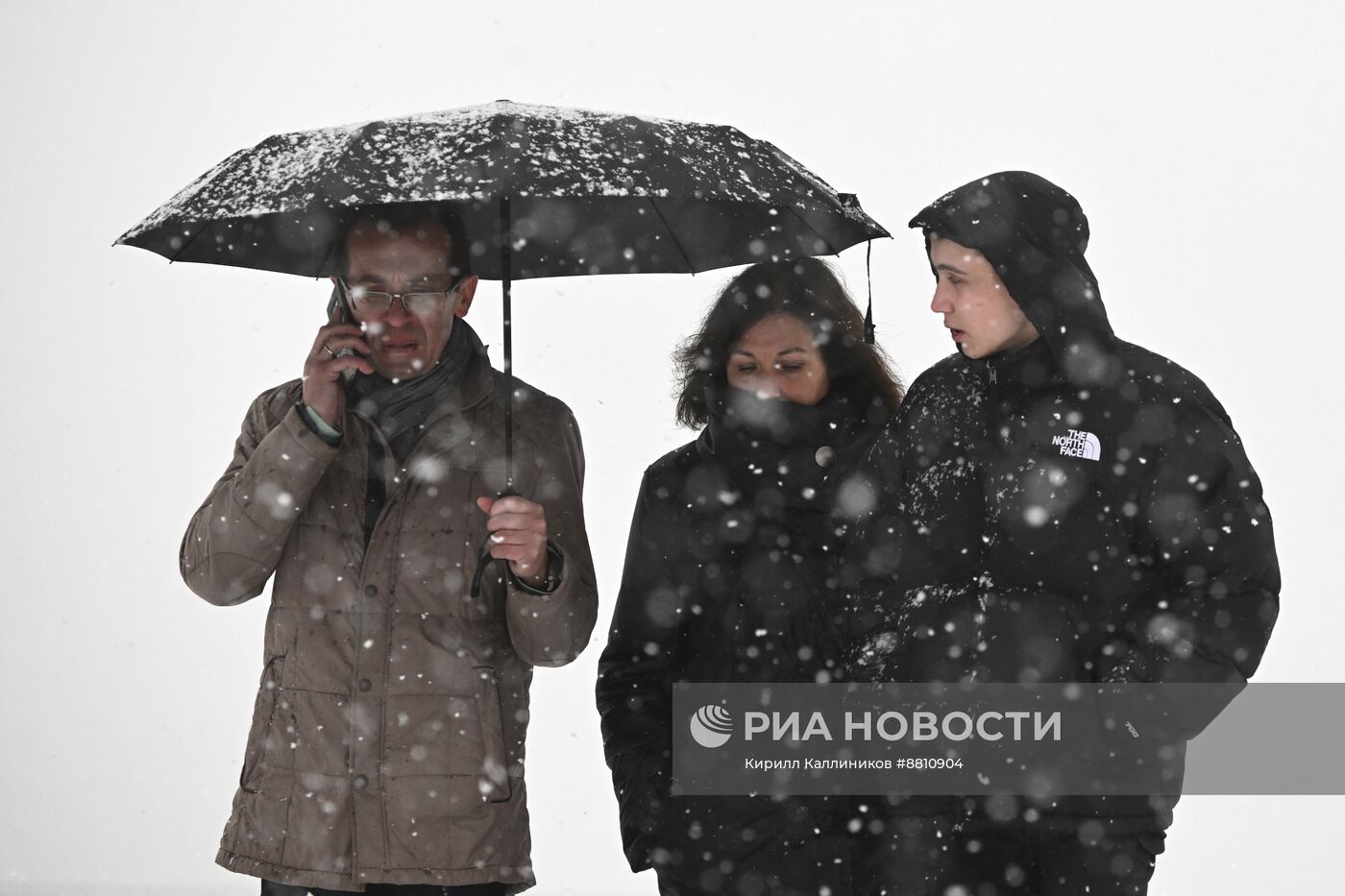 Снег в Москве 