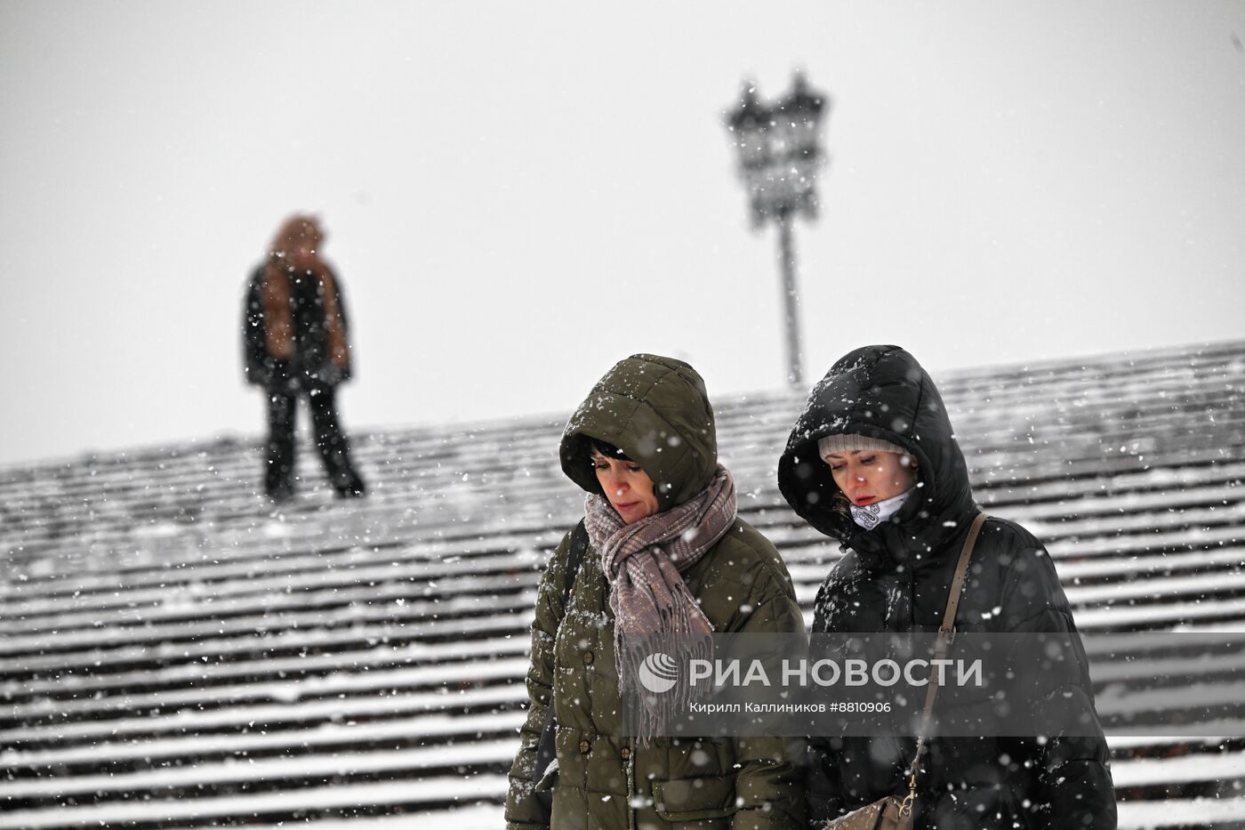 Снег в Москве 