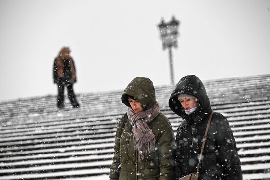 Снег в Москве 