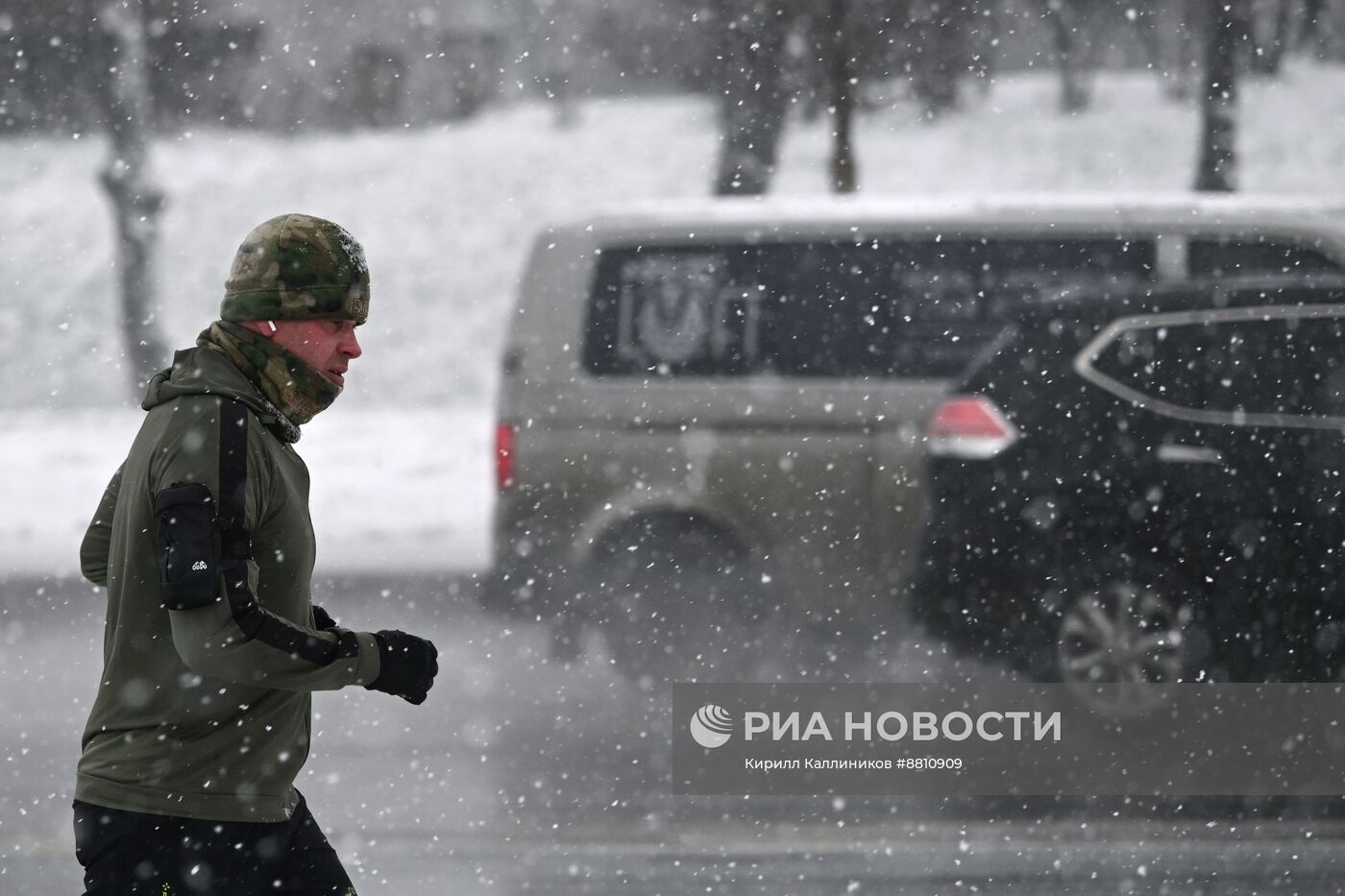 Снег в Москве 