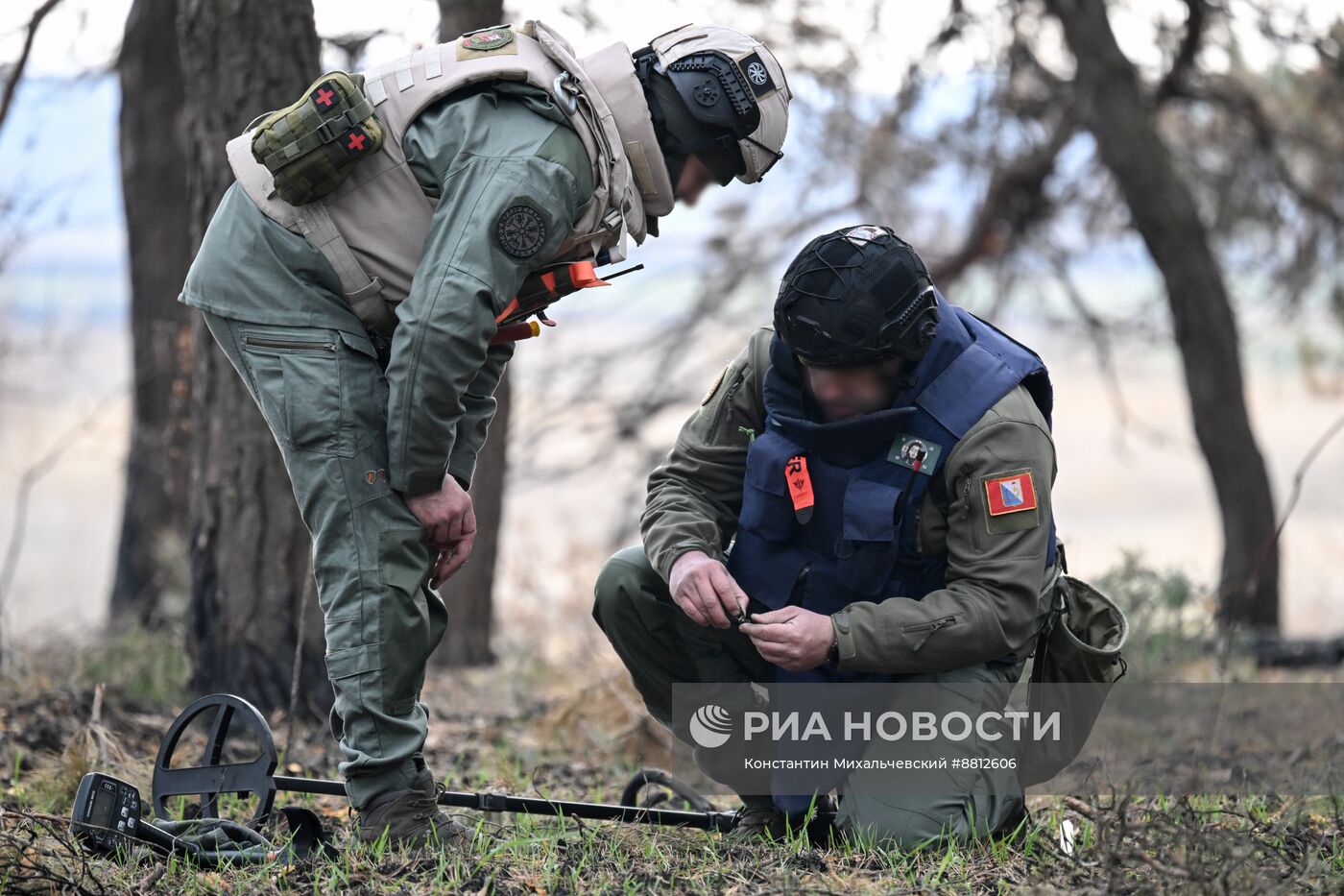 Работа сводного отряда разминирования МЧС РФ в Курской области