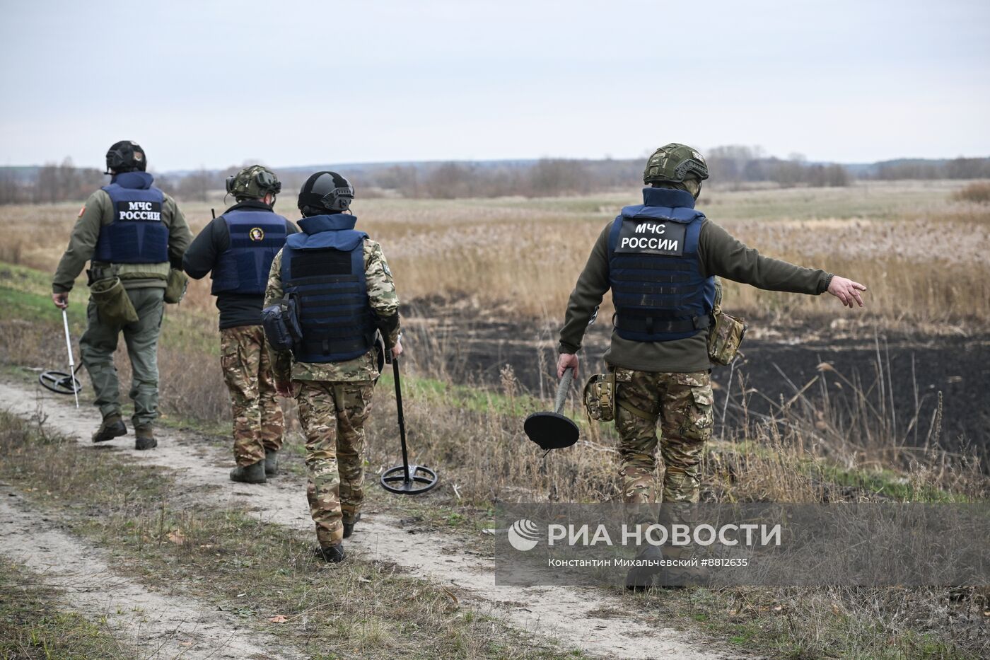 Работа сводного отряда разминирования МЧС РФ в Курской области