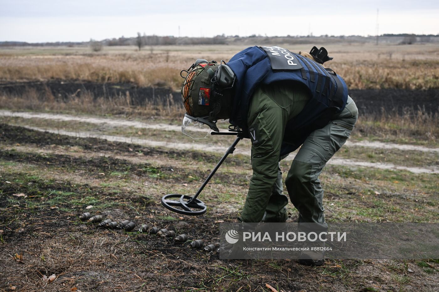 Работа сводного отряда разминирования МЧС РФ в Курской области