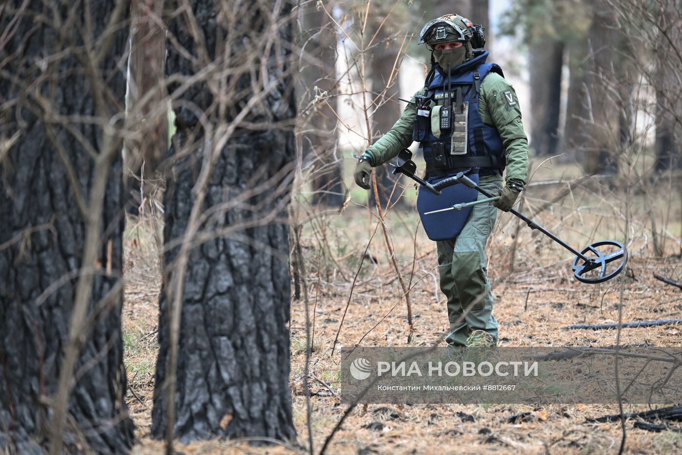 Работа сводного отряда разминирования МЧС РФ в Курской области