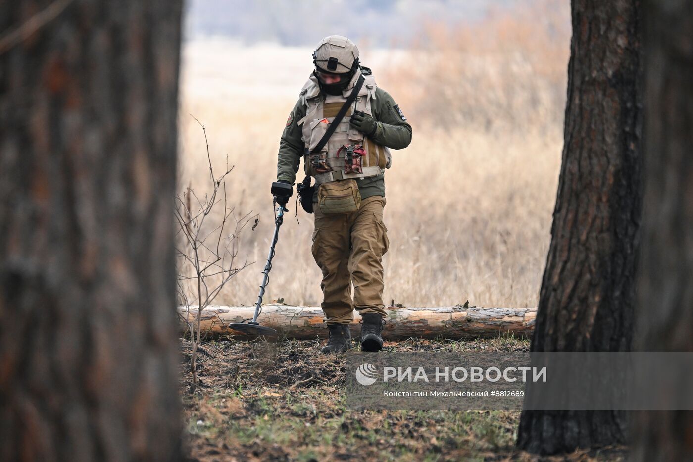 Работа сводного отряда разминирования МЧС РФ в Курской области