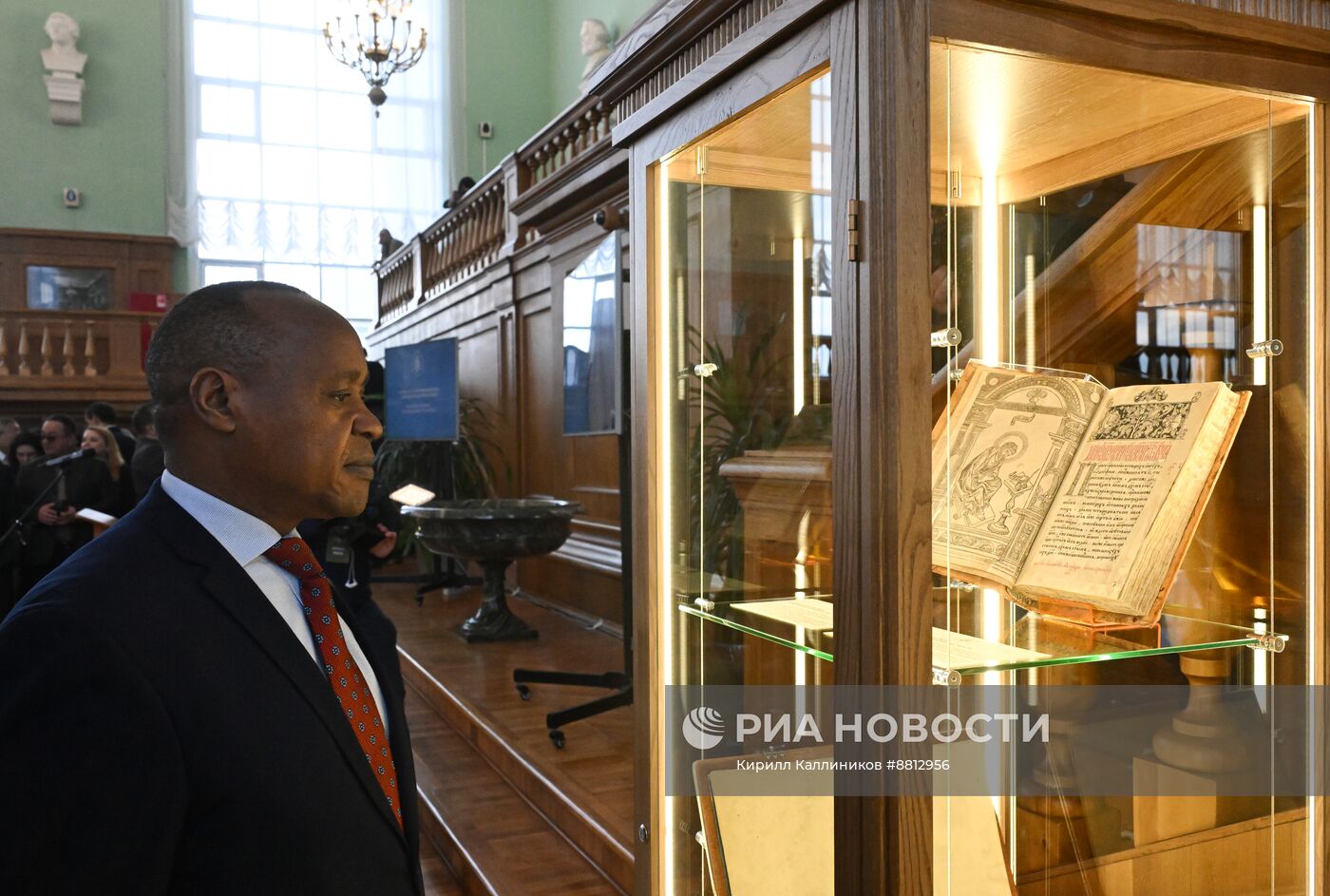 Презентация артефактов наследия нашей страны и мира главам дипломатических миссий дружественных государств 