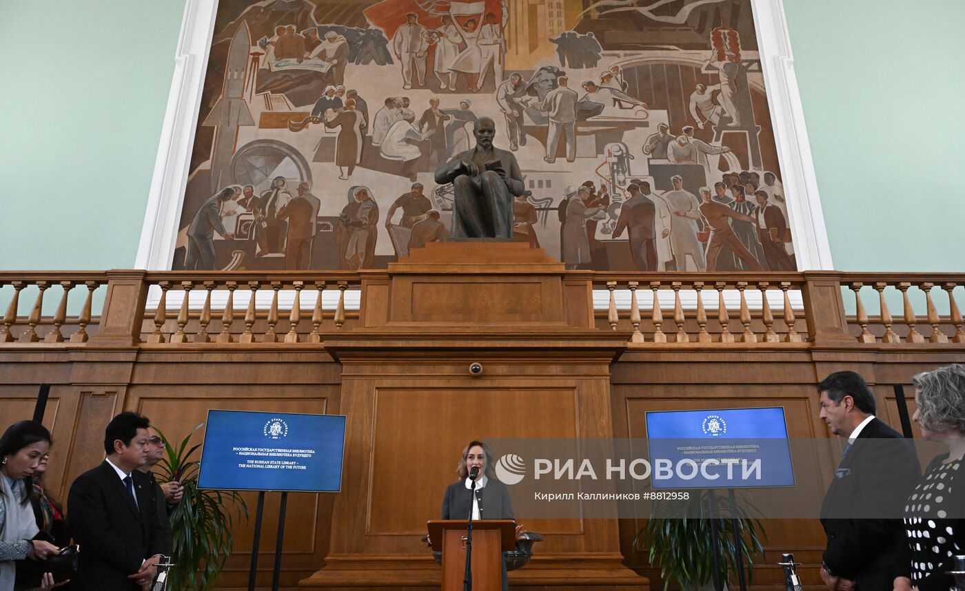 Презентация артефактов наследия нашей страны и мира главам дипломатических миссий дружественных государств
