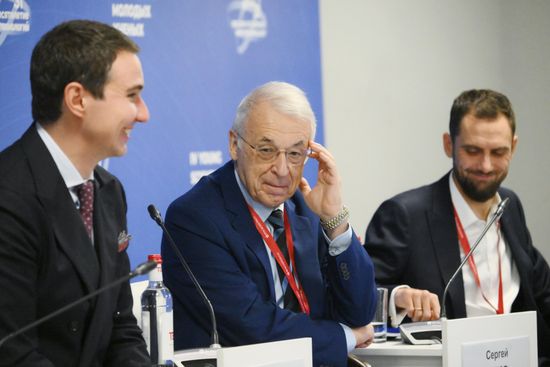 IV КМУ-2024. Госзадание 2.0 – Химия: от суверенитета к технологическому лидерству
В центре:
Александр Клименко, председатель научно-технологического совета, Российский научный фонд Место: Россия, Федеральная территория "Сириус". Автор: Григорий Сысоев. IV КМУ-2024. Госзадание 2.0 – Химия: от суверенитета к технологическому лидерству
