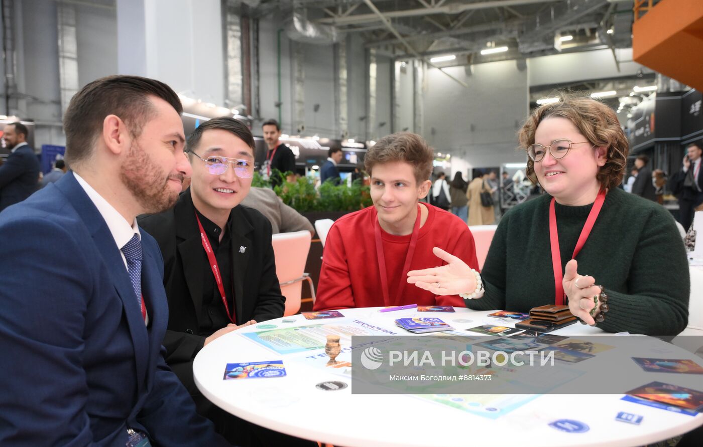 IV КМУ-2024. Работа лектория в зоне "Площадь Ноц"