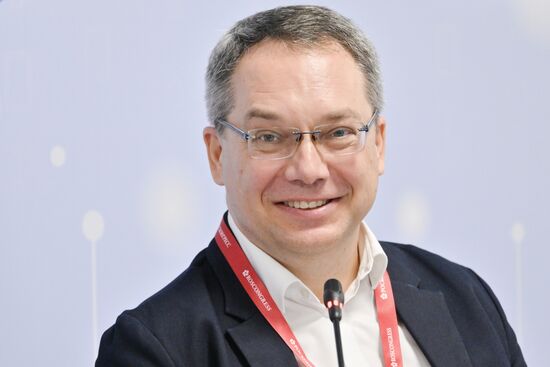 IV КМУ-2024. Высокотехнологичные лекарственные препараты, генная и клеточная терапия:от исследований к медицине будущего
Сергей Ларин, заместитель директора института молекулярной и экспериментальной медицины, Национальный медицинский исследовательский центр детской гематологии, онкологии и иммунологии имени Дмитрия Рогачева Министерства здравоохранения РФ Место: Россия, Федеральная территория "Сириус". Автор: Кристина Кормилицына. IV КМУ-2024. Высокотехнологичные лекарственные препараты, генная и клеточная терапия: от исследований к медицине будущего