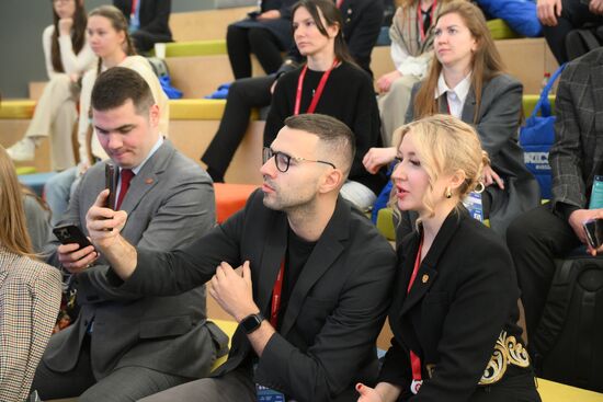 IV КМУ-2024. Работать не время жениться: где поставить запятую? Экспертная дискуссия о семьях молодых ученых