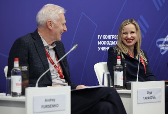 IV КМУ-2024. Есть ли границы у научной дипломатии?
Слева направо:
Андрей Фурсенко, помощник президента РФ
Ольга Тарасова, директор, АНО "Центр развития научных и образовательных инициатив"
Место: Россия, Федеральная территория "Сириус". Автор: Виталий Тимкив. IV КМУ-2024. Есть ли границы у научной дипломатии?