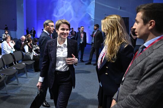 IV КМУ-2024. Биоэкономика: первый этап создания природоподобной техносферы
Елена Шмелева, председатель, Совет федеральной территории "Сириус"; руководитель, Образовательный Фонд "Талант и успех" Место: Россия, Федеральная территория "Сириус". Автор: Сергей Бобылев. IV КМУ-2024. Биоэкономика: первый этап создания природоподобной техносферы