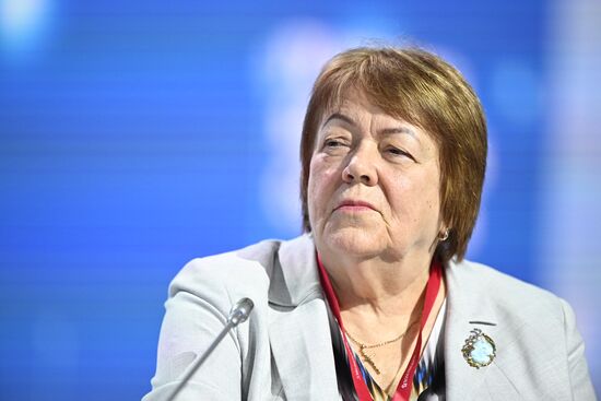 IV КМУ-2024. Биоэкономика: первый этап создания природоподобной техносферы
Эмилия Коломиец, генеральный директор, ГНПО "Химический синтез и биотехнологии" Место: Россия, Федеральная территория "Сириус". Автор: Сергей Бобылев. IV КМУ-2024. Биоэкономика: первый этап создания природоподобной техносферы