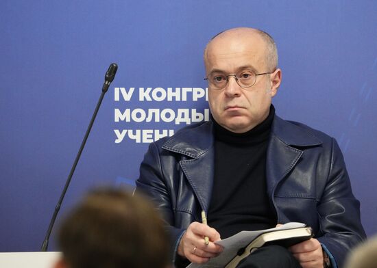 IV КМУ-2024. Образ ученого на экране. Каким он будет завтра?
Альберт Ефимов, вице-президент – директор управления исследований и инноваций, ПАО Сбербанк Место: Россия, Федеральная территория "Сириус". Автор: Александр Вильф. IV КМУ-2024. Образ ученого на экране. Каким он будет завтра?