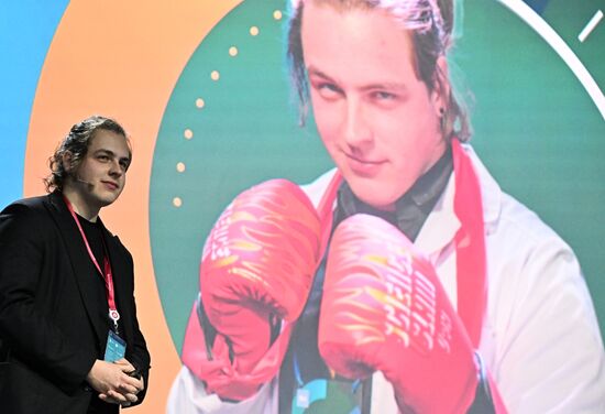 IV КМУ-2024. Финал университетской лиги битв "Science slam"
Даниил Задорожный, аспирант, младший научный сотрудник направления "Генетика" Федеральной территории "Сириус" Место: Россия, Федеральная территория "Сириус". Автор: Сергей Бобылев. IV КМУ-2024. Финал университетской лиги битв "Science slam"